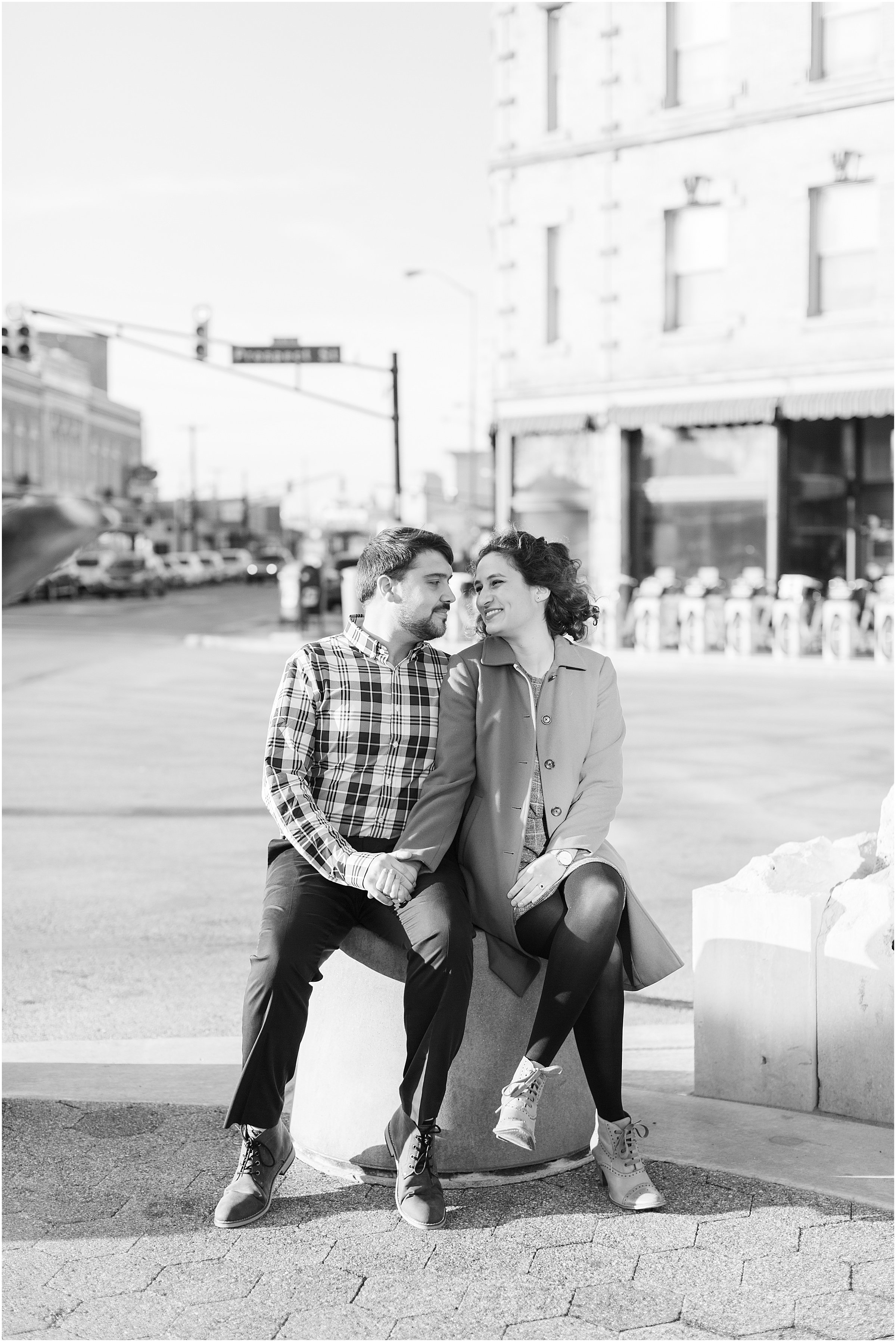 Fountain Square Engagement Session_0007.jpg